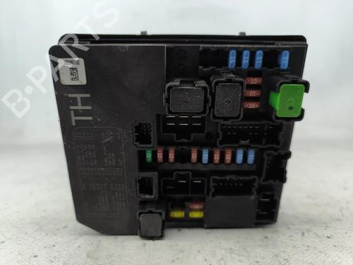 Used Fuse box Fuse box 33827778 33827778