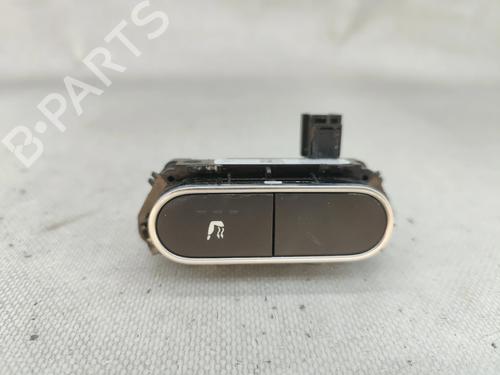 switch-mercedes-benz-cla-shooting-brake-x118-2019-34213374 main image