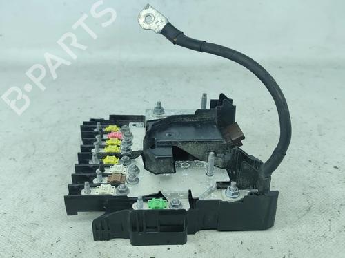 Used Fuse box Fuse box 33888494 33888494