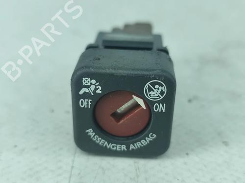 Used Switch Switch PEUGEOT 308 II (LB_, LP_, LW_, LH_, L3_) 1.2 THP 130 (131 hp) 33888509 33888509