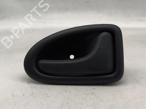 Højre bagtil invendig håndtag Højre bagtil invendig håndtag RENAULT CLIO II (BB_, CB_) 1.2 (BB0A, BB0F, BB10, BB1K, BB28, BB2D, BB2H, CB0A,... (58 hp) 34305290 34305290