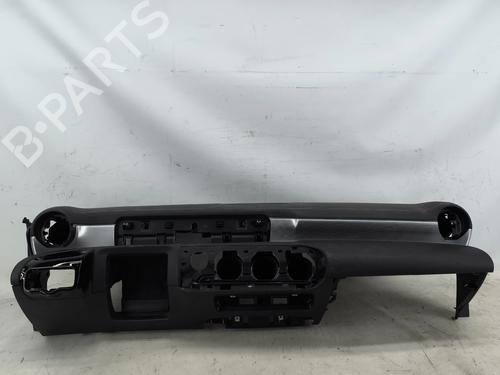 dashboard-mercedes-benz-cla-c118-2019-35920812 main image