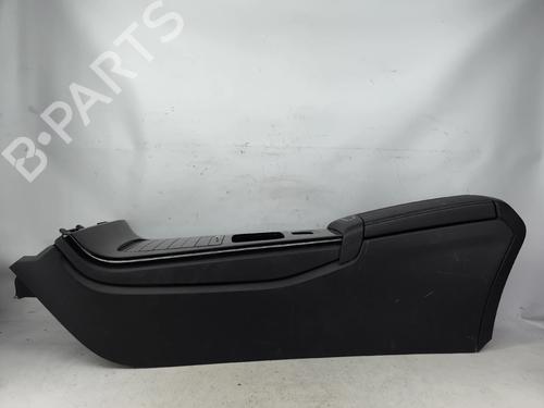 middle-console-mercedes-benz-cla-c118-2019-36115353 main image