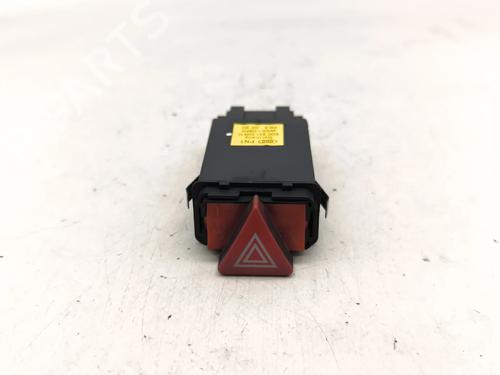 warning-switch-audi-a4-b5-avant-8d5-1994-1995-1996-1997-1998-1999-2000-2001-2002-36784395 main image