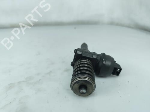 injector-vw-passat-b55-variant-3b6-2000-2001-2002-2003-2004-2005-37001548 main image