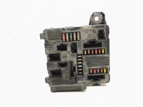Used Fuse box Fuse box 37034057 37034057