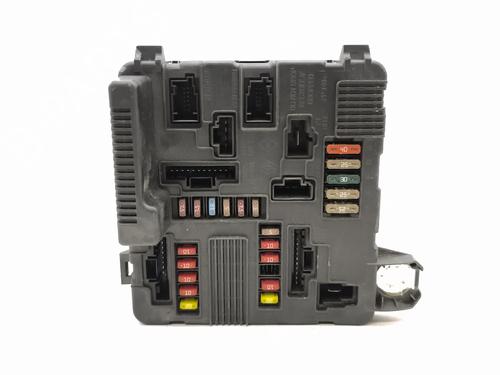Used Fuse box Fuse box 37072374 37072374