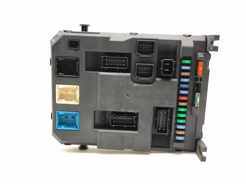 Used Fuse box Fuse box 37201107 37201107