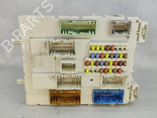 Used Fuse box Fuse box 37237864 37237864