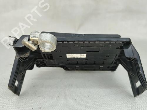 Used Fuse box Fuse box 37422895 37422895