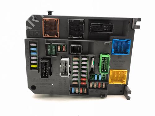 Used Fuse box Fuse box 37463300 37463300