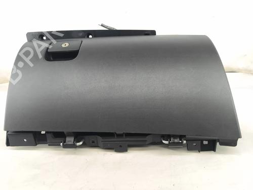 glove-box-jaguar-xe-x760-2015-37509522 main image