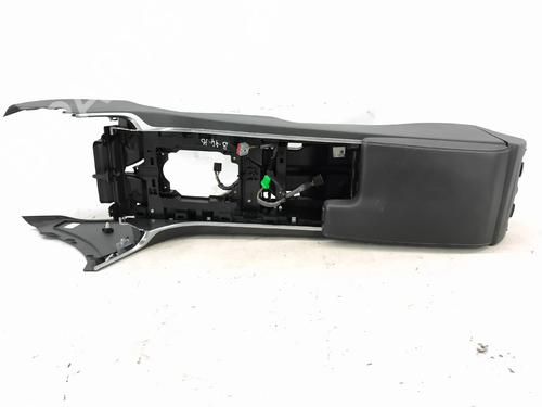 middle-console-jaguar-xe-x760-2015-37509520 main image