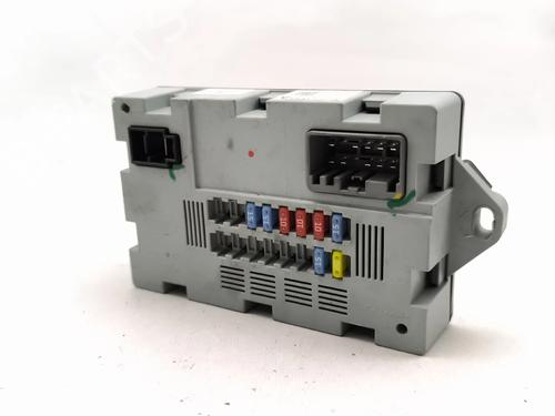 Fuse box JAGUAR XE (X760) 2.0 D | BP37645788E1 - Image 3