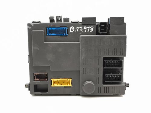 Used Fuse box Fuse box 37669819 37669819