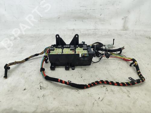 Used Fuse box Fuse box 37693047 37693047