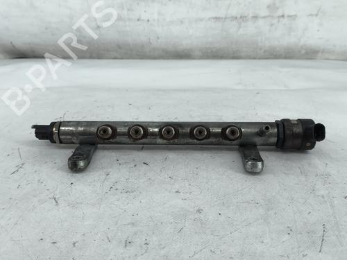 Used Injection rail Injection rail 38013933 38013933