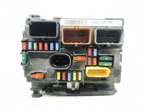 Used Fuse box Fuse box 37613716 37613716