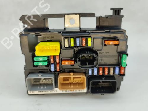 Used Fuse box Fuse box 38200498 38200498