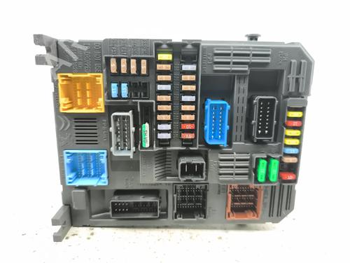 Used Fuse box Fuse box 37587065 37587065
