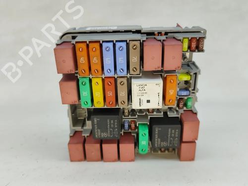 Used Fuse box Fuse box 38338240 38338240