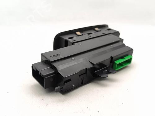 Left front window switch VOLVO V70 II (285) 2.5 TDI | BP38913284I27 - Image 5
