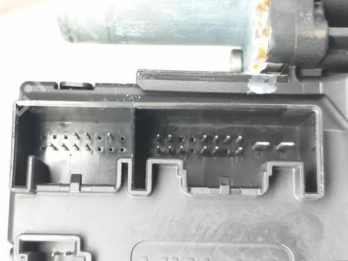 Left front window motor VW PASSAT B7 (362) 2.0 TDI | BP38931199E21 - Image 8