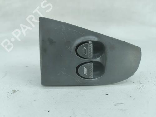 Mando elevalunas delantero izquierdo Mando elevalunas delantero izquierdo FIAT BRAVA (182_) 1.4 12 V (182.BA) (80 hp) 38986640 38986640