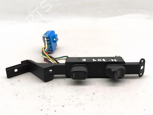 Venstre fortil elrude kontakt Venstre fortil elrude kontakt NISSAN PRIMERA (P10) 2.0 D (75 hp) 39515872 39515872