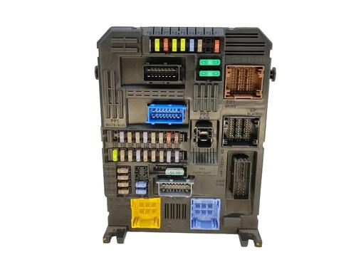 Used Fuse box Fuse box PEUGEOT 208 II (UB_, UP_, UW_, UJ_) 1.2 PureTech 100 (101 hp) 39622958 39622958