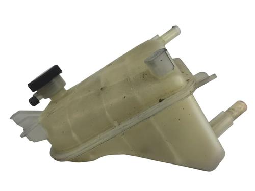 expansion-tank-toyota-prius-_w3_-2008-2009-2010-2011-2012-2013-2014-2015-2016-33210120 main image