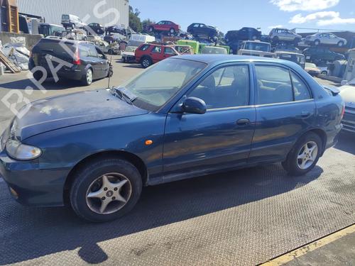 Brugte HYUNDAI ACCENT I (X-3) 1.3 i 12V (84 hp) 3506426