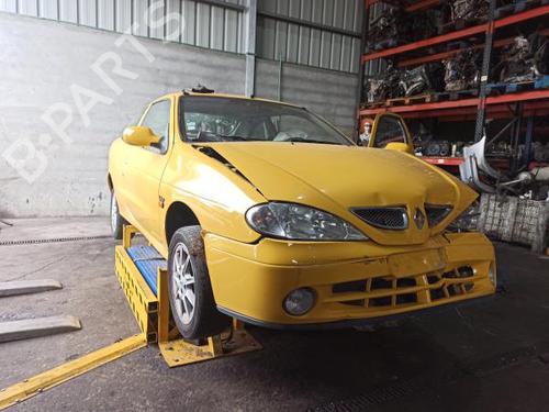 Brugte RENAULT MEGANE I Coach (DA0/1_) 1.4 16V (DA0D, DA1H, DA0W, DA10) (95 hp) 3215078