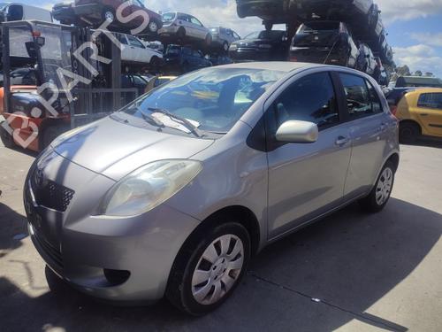 Brugte TOYOTA YARIS (_P9_) 1.0 VVT-i (KSP90_, KSP90R) (69 hp) 3220759