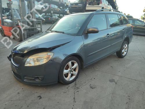 Brugte SKODA FABIA II Combi (545) 1.2 (70 hp) 3220433
