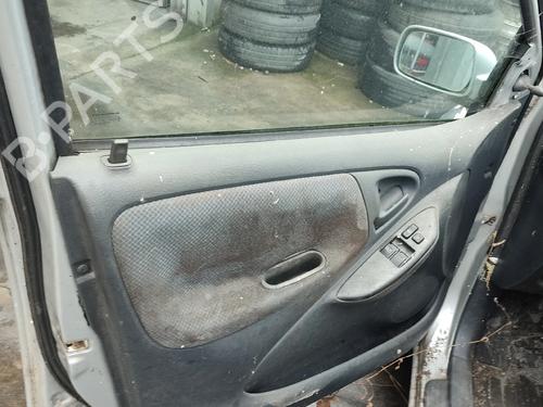 Rudehejsemekanisme Højre foran TOYOTA YARIS (_P1_) 1.0 (SCP10_, SCP10R) | BP30499345C23