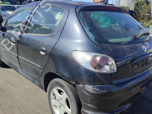 Fuse box PEUGEOT 206 Hatchback (2A/C) 1.4 HDi eco 70 | BP32220654E1