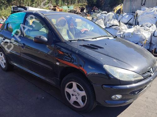 Fuse box PEUGEOT 206 Hatchback (2A/C) 1.4 HDi eco 70 | BP32220654E1