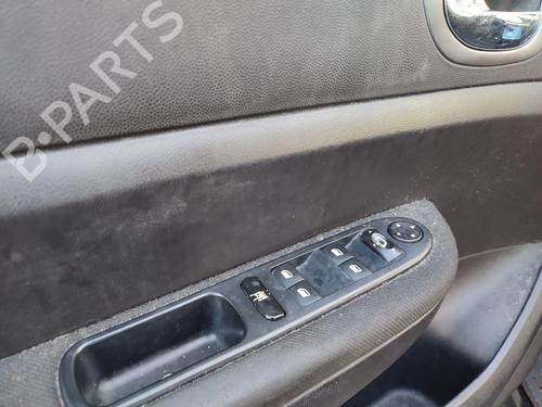 Fuse box PEUGEOT 307 Break (3E) 1.4 HDi | BP32196887E1 