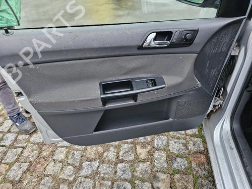 Right headlight VW POLO IV (9N_, 9A_) 1.2 12V | BP32230713C29 