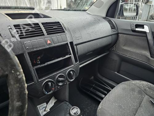 Right headlight VW POLO IV (9N_, 9A_) 1.2 12V | BP32230713C29 