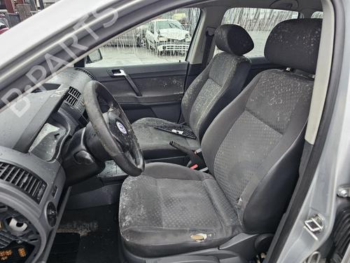 Right headlight VW POLO IV (9N_, 9A_) 1.2 12V | BP32230713C29 