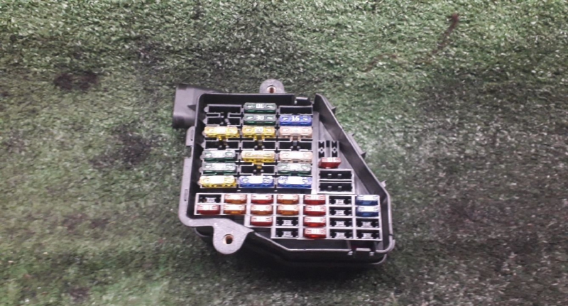 Fuse box AUDI A4 B7 Avant (8ED) 1.9 TDI 6171773 | B-Parts