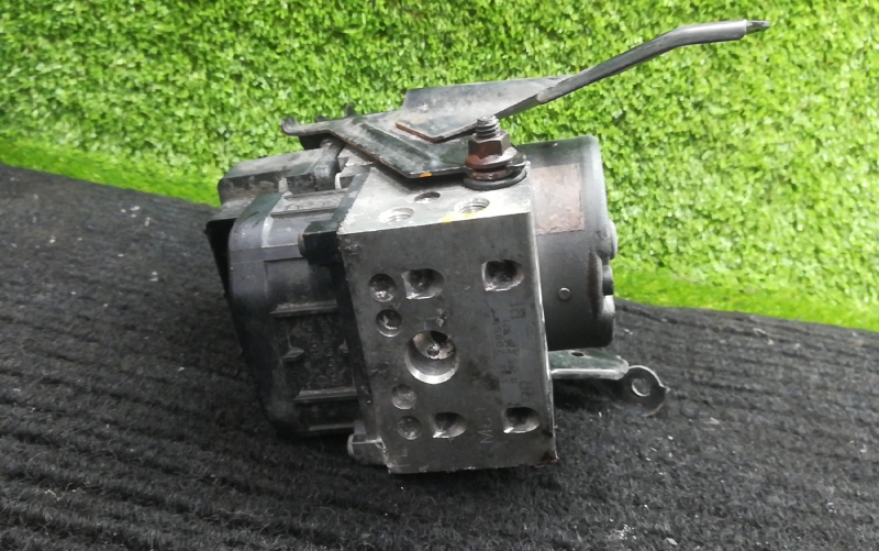ABS pump HONDA CIVIC VII Saloon (ES, ET) 1.4 (ES4) 6197846 BParts