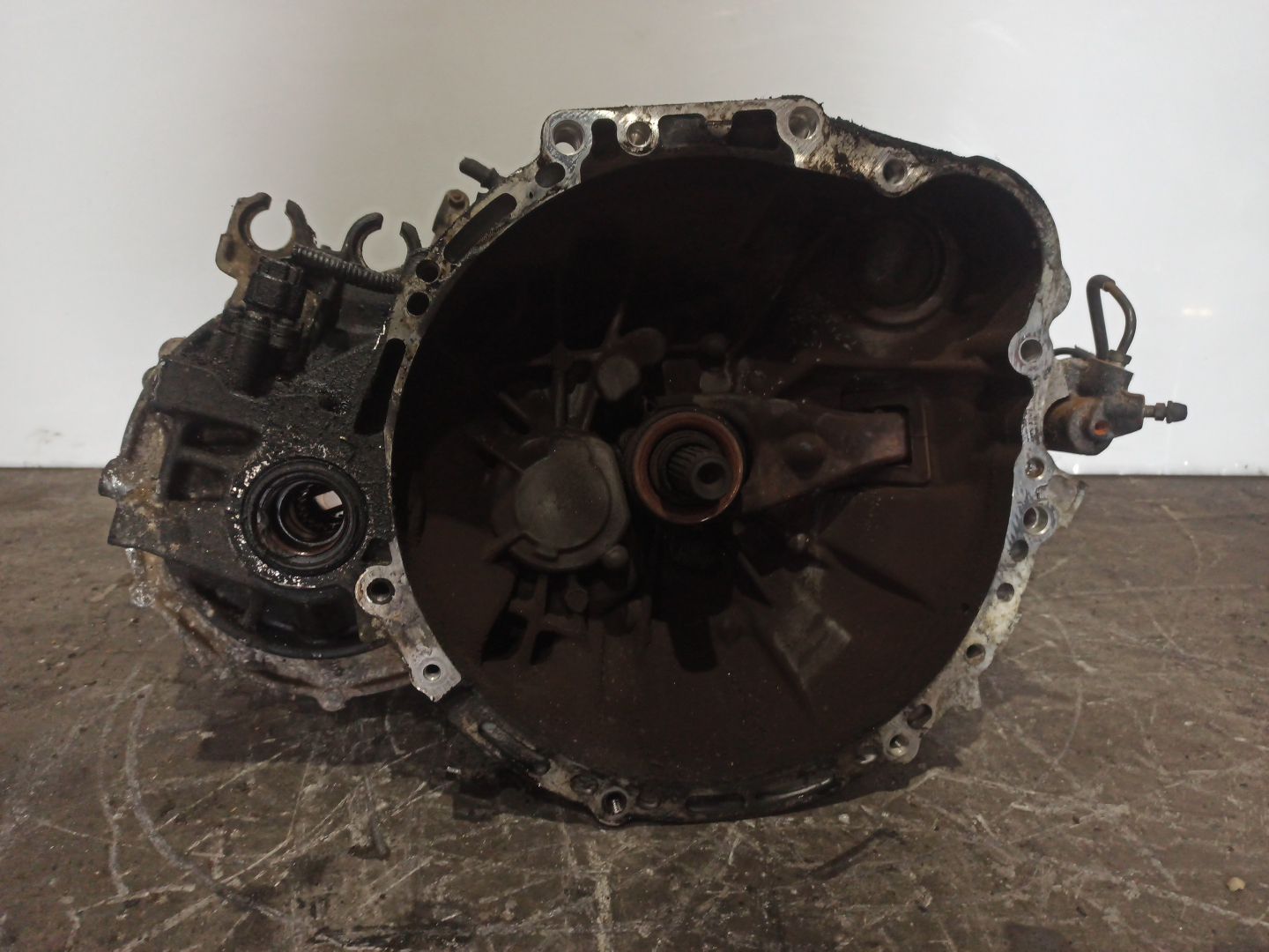 Manual gearbox TOYOTA COROLLA (_E10_) 2.0 D (CE100_) 6808990 | B-Parts