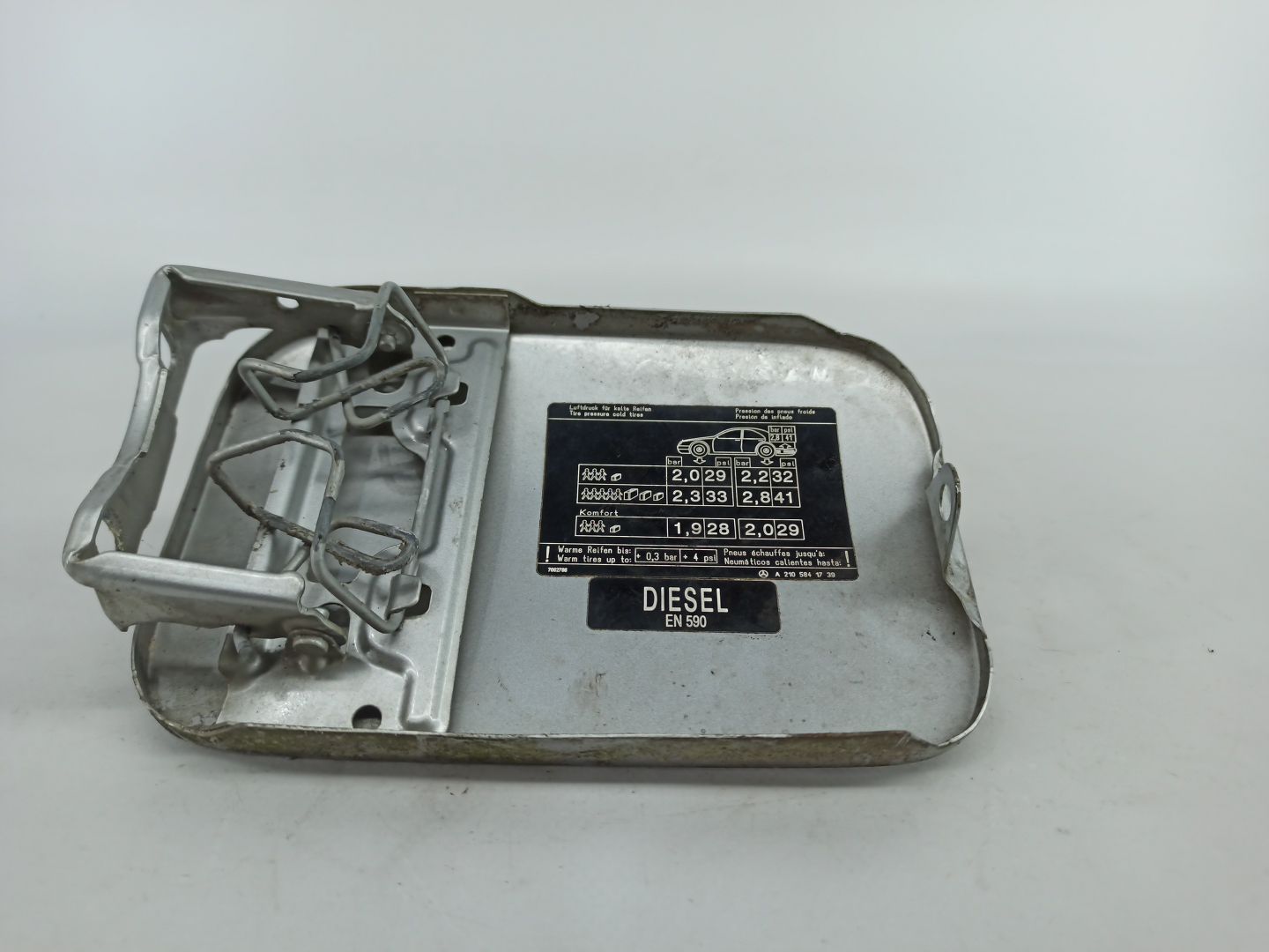 Fuel flap MERCEDESBENZ ECLASS (W210) E 220 CDI (210.006) 6601925 B