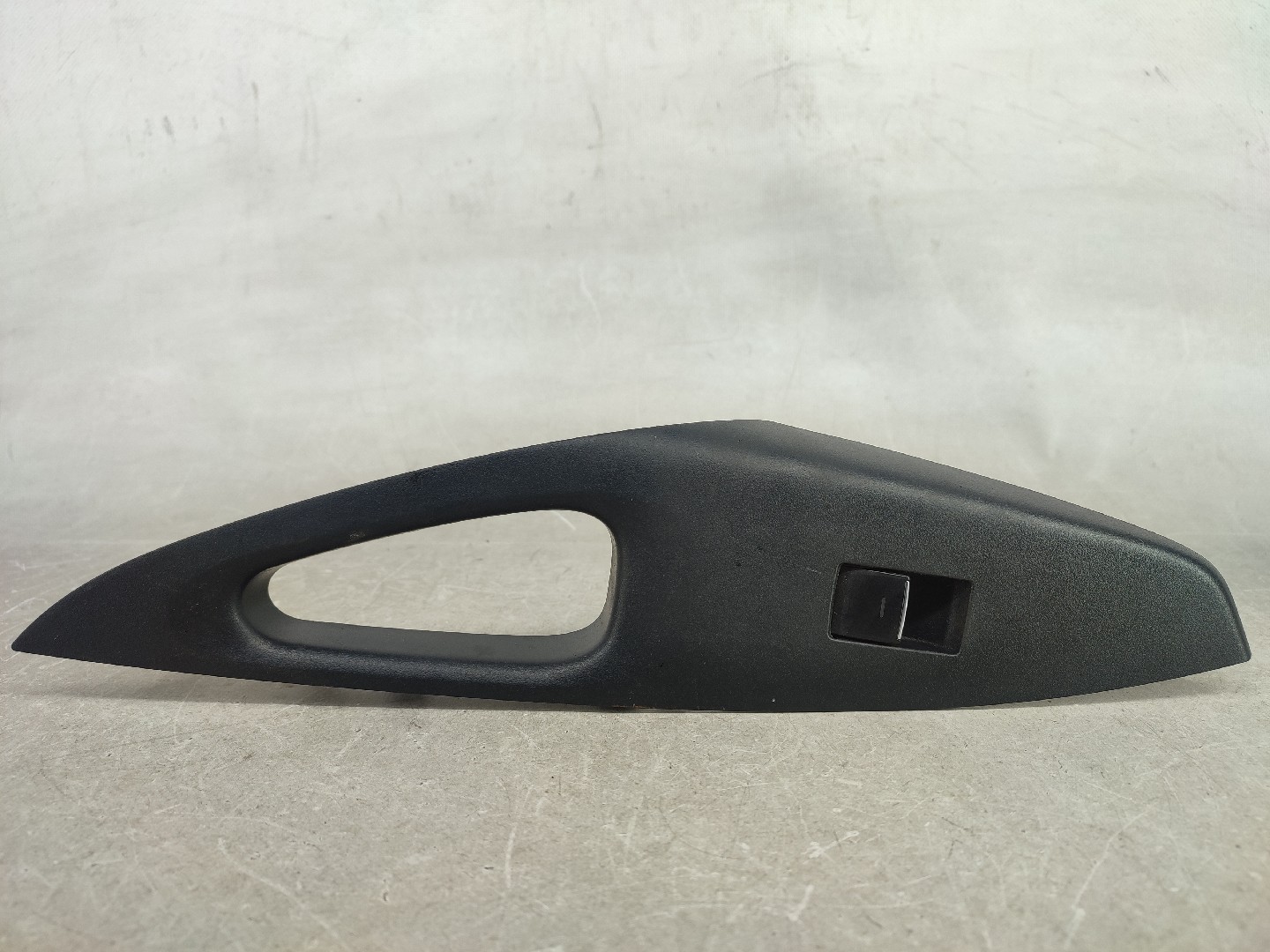 Right Rear Window Switch Right rear window switch TOYOTA COROLLA Estate (_E21_) 1.8 VVTi Hybrid ...