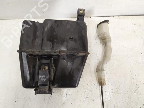 Used Windscreen washer tank Windscreen washer tank TOYOTA CELICA Coupe (_T23_) 1.8 16V VT-i (ZZT230_, ZZT230) (143 hp) 33558160 33558160