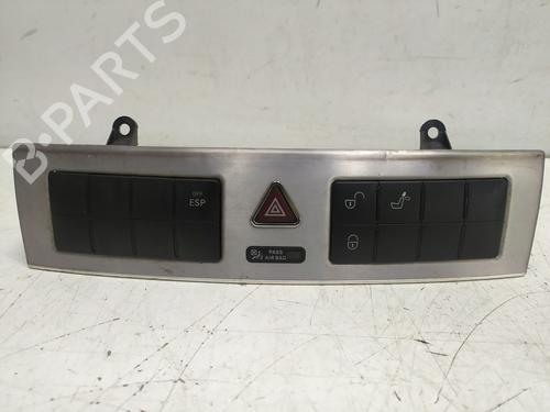 Warnblinkschalter für Warnblinkschalter MERCEDES-BENZ C-CLASS (W203) C 220 CDI (203.008) (150 hp) 33852649 33852649