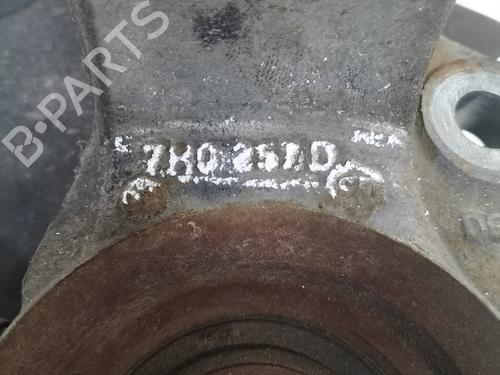 Left front steering knuckle VW TRANSPORTER T5 Van (7HA, 7HH, 7EA, 7EH) 1.9 TDI | BP10987106M25 